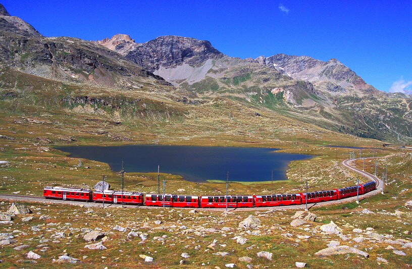 RhB_003_Bernina_Bahn_am_Schwarzsee_bei_Ospizio_Bernina_13_08_2004_foto_herbert_rubarth