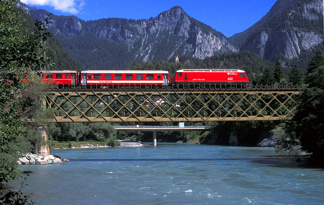 k-001 Albulabahn Ge 4.4 III. Brcke ber den Vorderrhein bei Reichenau Tamins 31.07.2000 foto herbert rubarth