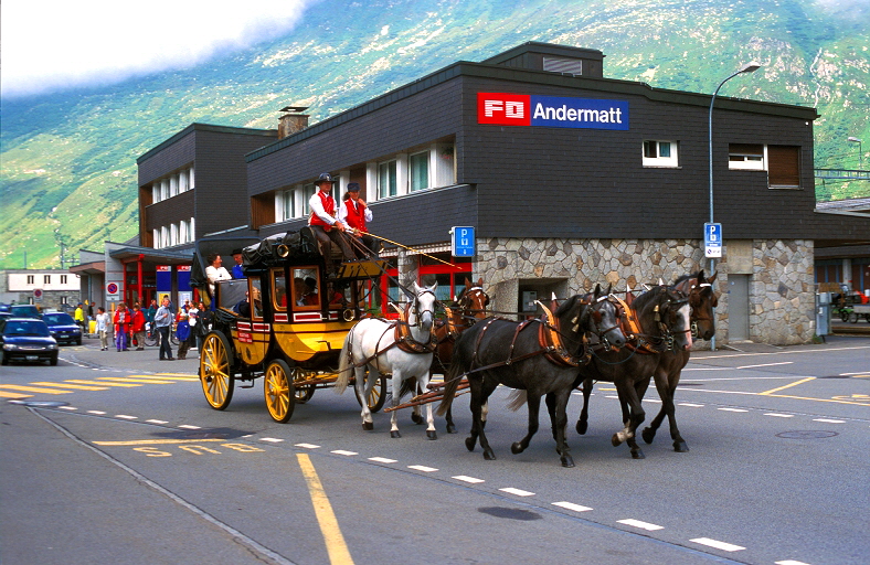 k-003 MGB Gotthard Kutsche Bf. Andermatt 22.07.2002 hr