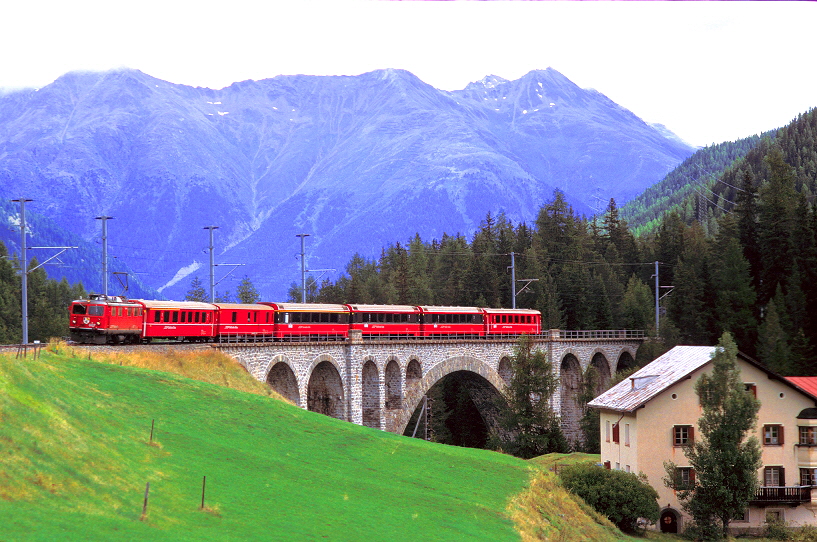 k-004 Engadin Star Brail Viadukt Chinus-chel-Brail 30.07.2000 hr