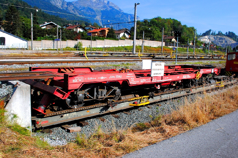 k-004 SLB Transportwagen im Bf. Jenbach 25.09.2011 foto ingo kroneberger