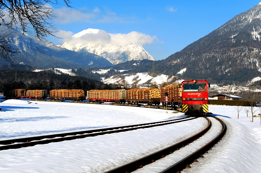 k-005 ZB Einfahrt Bf. Strass i. Zillertal 18.02.2013 hr