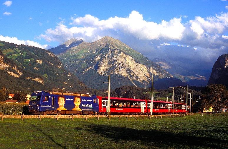 k-008 Ausfahrt Meringen bei Fhnsturm im letzten Abendlicht des 18.08.2004 foto herbert rubarth