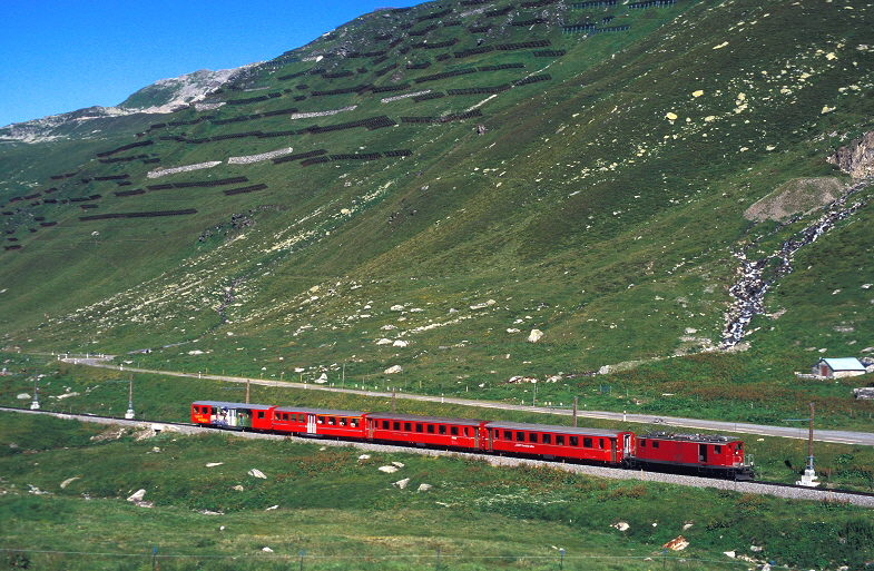 k-008 MGB zw. Ntschen & Oberalp Pass 22.07.2002 hr