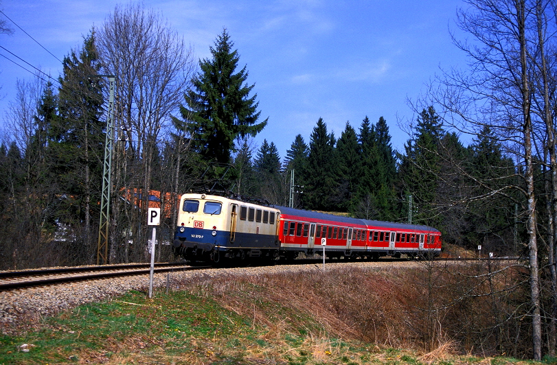 k-009 DB AG 141 390-5 bei Altenau (Bay.) 31.03.2002 foto herbert rubarth