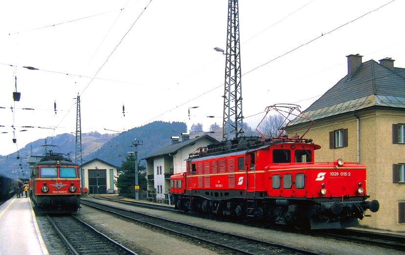 k-011 BB 1020.015-2 & 1042.600-5 Bf. Bischofshofen 12.01.1991 foto johannes schmoll