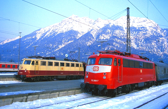 k-807a Bf. Garmisch Partenkirchen DB 113 268 & 113.346 Foto J. Schmoll