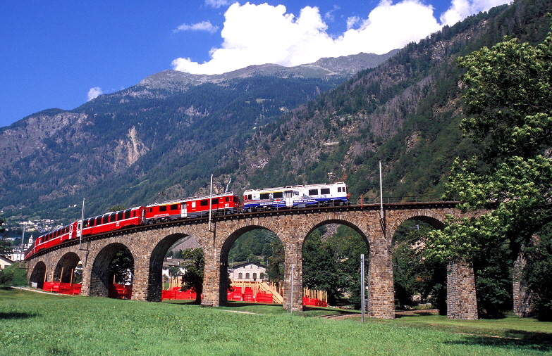 k-BB 010 Kreisviadukt Brusio 22.08.2010 foto herbert rubarth