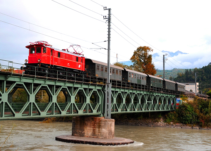 k-MB 1245.518 Innbrcke bei Innsbruck- Htting 30.09.2012 hr