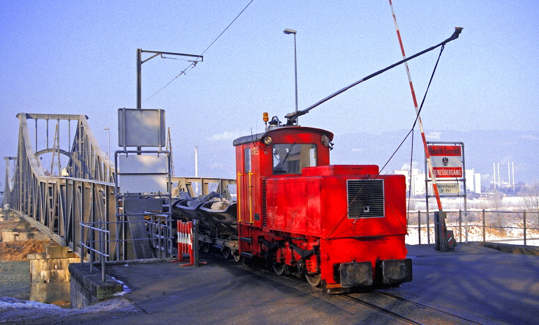k-110. IC24. Rheinbrcke Widnau 04.02.1998 rk 