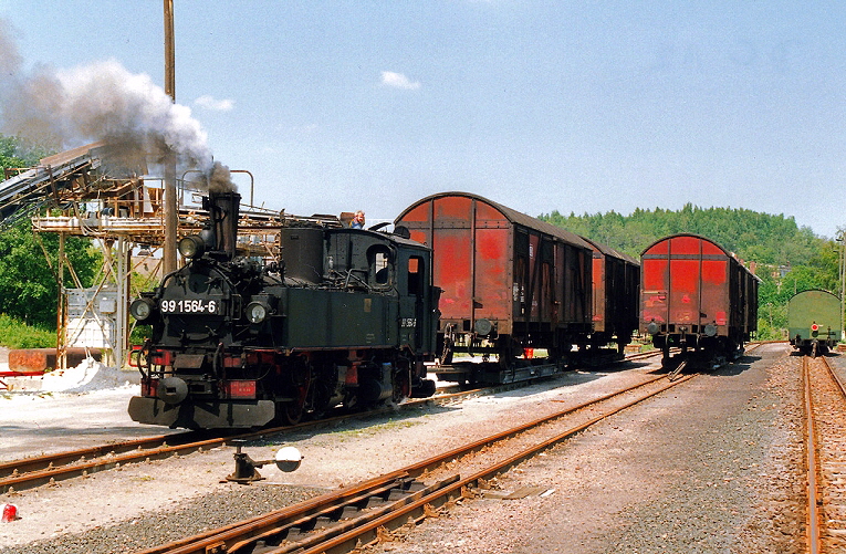 k-1993-05-17_DR Oschatz-Mgeln_99 1564 Ankunft Zug 67894 Bahnhof Kemmlitz (Ralf Kirion)_k