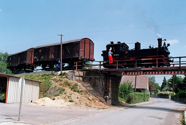 k-1993-05-17_DR Oschatz-Mgeln_99 1564 Verschub vor dem Bahnhof Kemmlitz (Ralf Kirion)_k